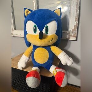 Sonic the Hedgehog - Sonic Hug Me Vibrating Kidrobot Plush